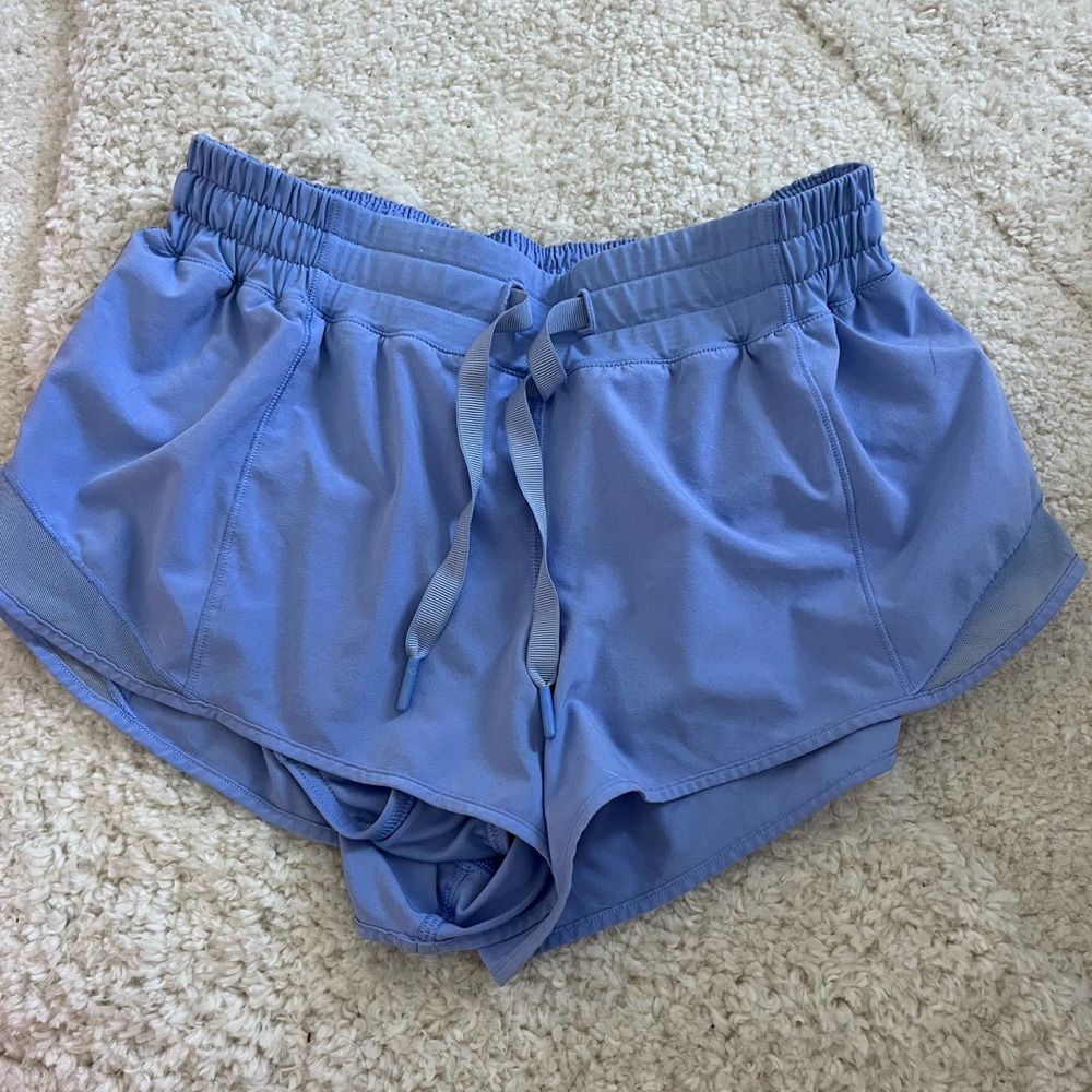 lululemon hotty hot shorts 2.5”